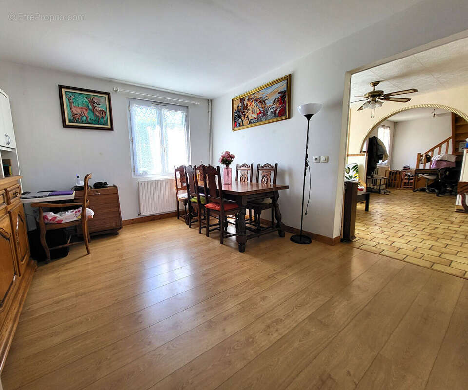 Maison à LES CLAYES-SOUS-BOIS