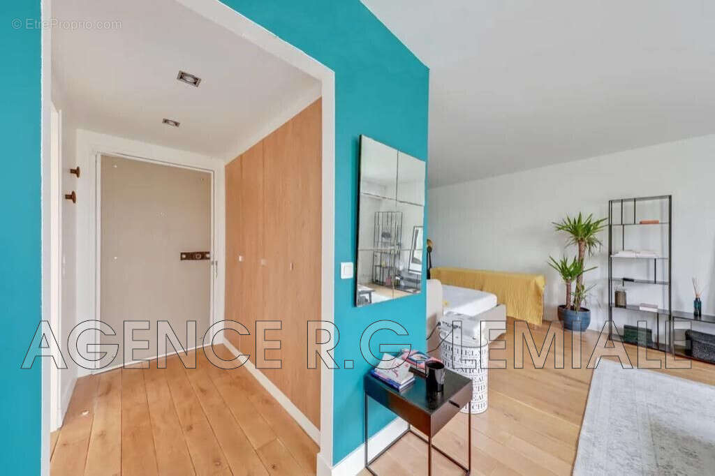 Appartement à PARIS-8E