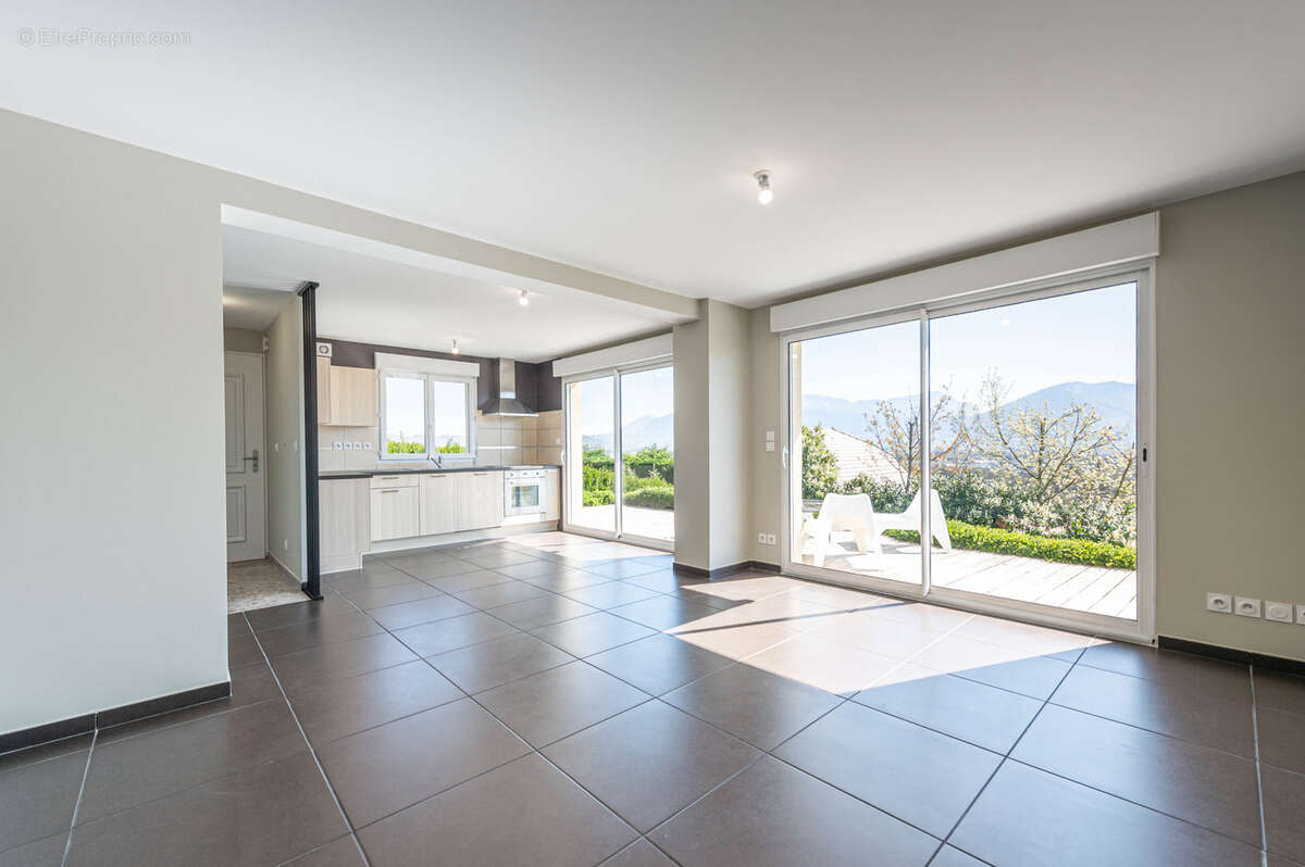 Appartement à POISY