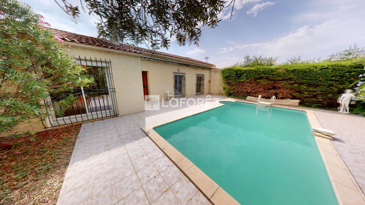 Maison à LA FARE-LES-OLIVIERS