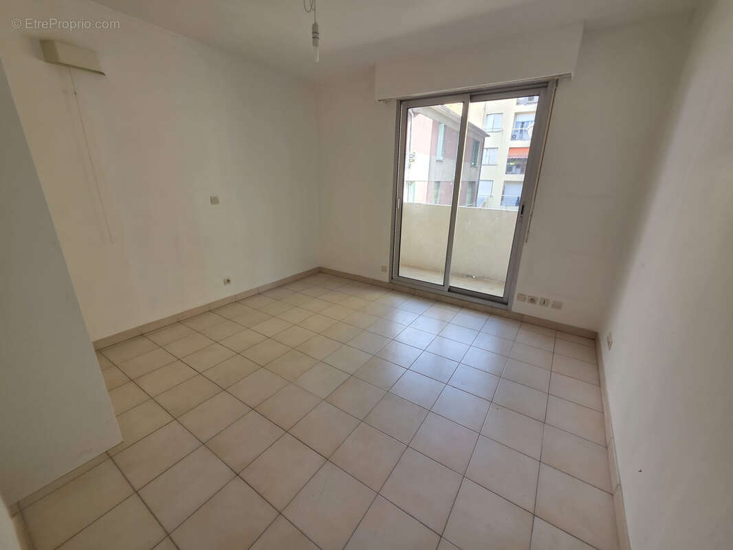 Studio ideal investisseur - gare du sud - photo 3