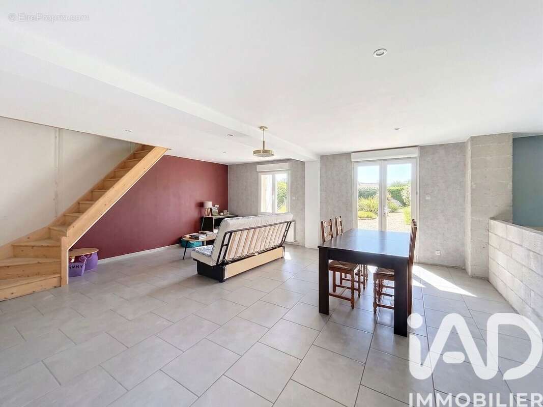 Maison 130 m² à Villethierry  - photo 2