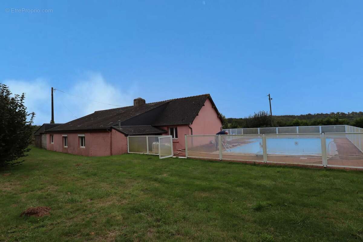 Maison à TREBRIVAN