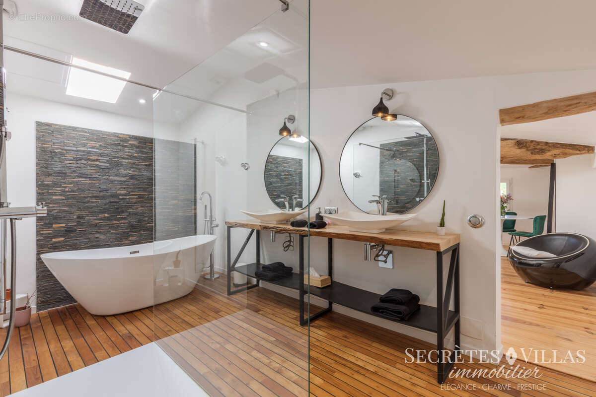 Maison à SAINT-EMILION