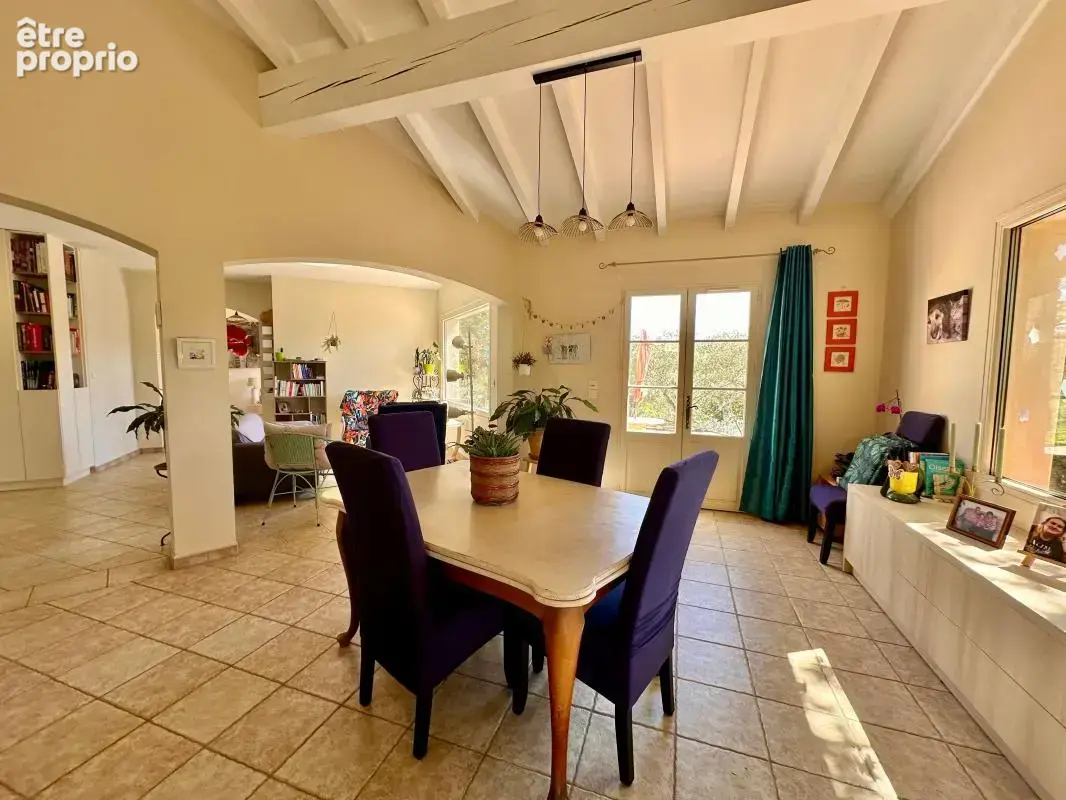Villa sur terrain boisé avec dépendances + piscine - photo 7