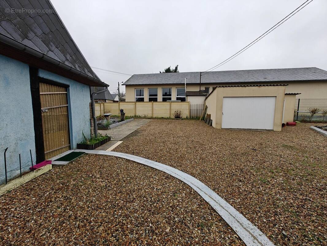 Terrain à NEUVILLE-SUR-AUTHOU