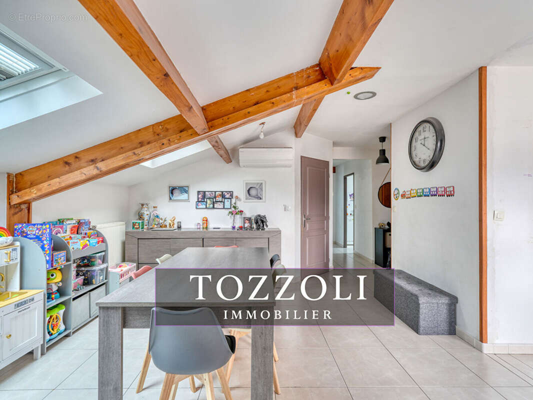 Appartement à DECINES-CHARPIEU