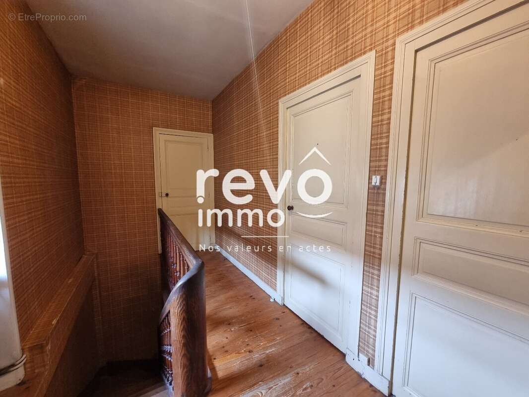 Maison à SAINT-REMY-EN-MAUGES