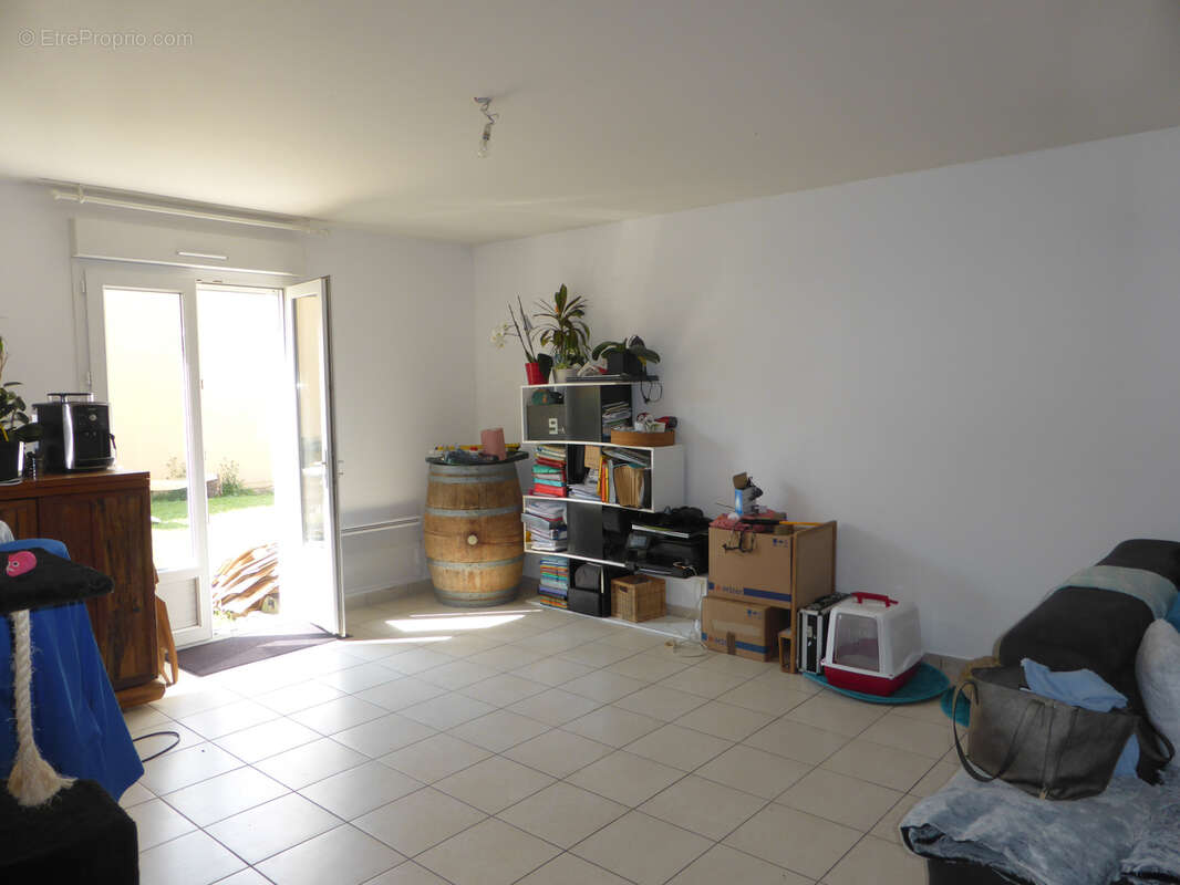 Appartement à COURSON-MONTELOUP