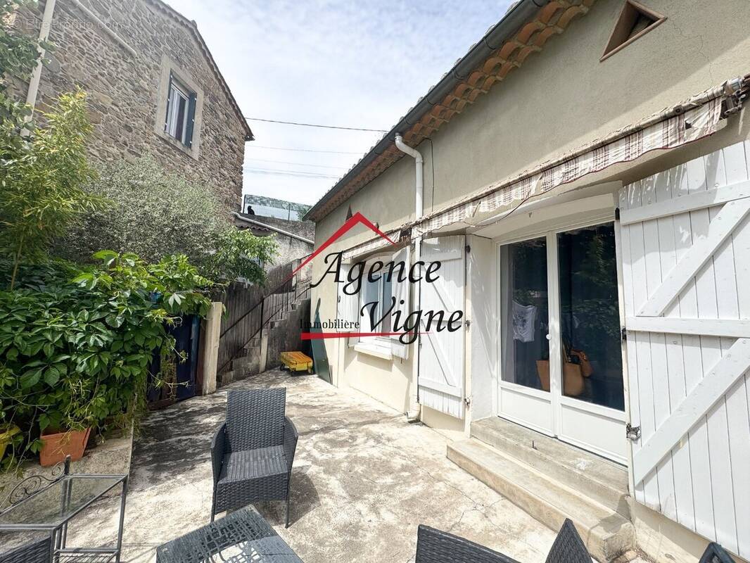 Maison à MEYRANNES