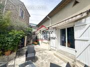 Maison à MEYRANNES