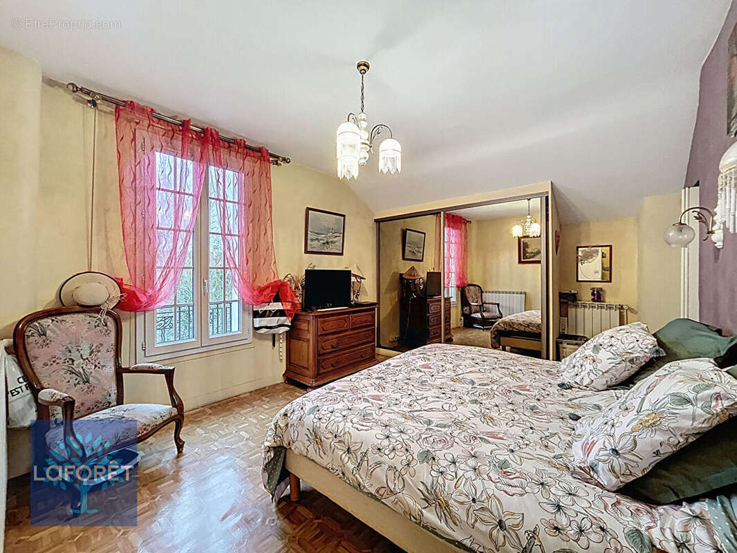 Maison à CORBEIL-ESSONNES