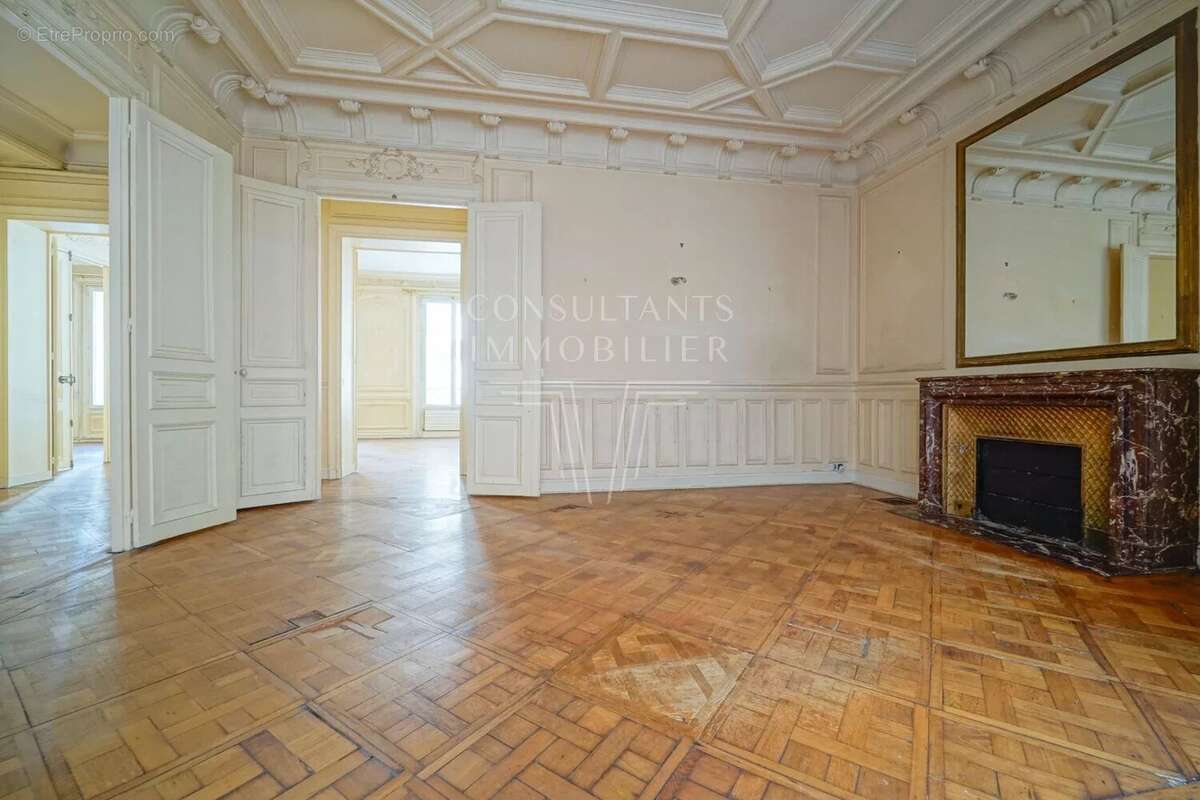 Appartement à PARIS-8E