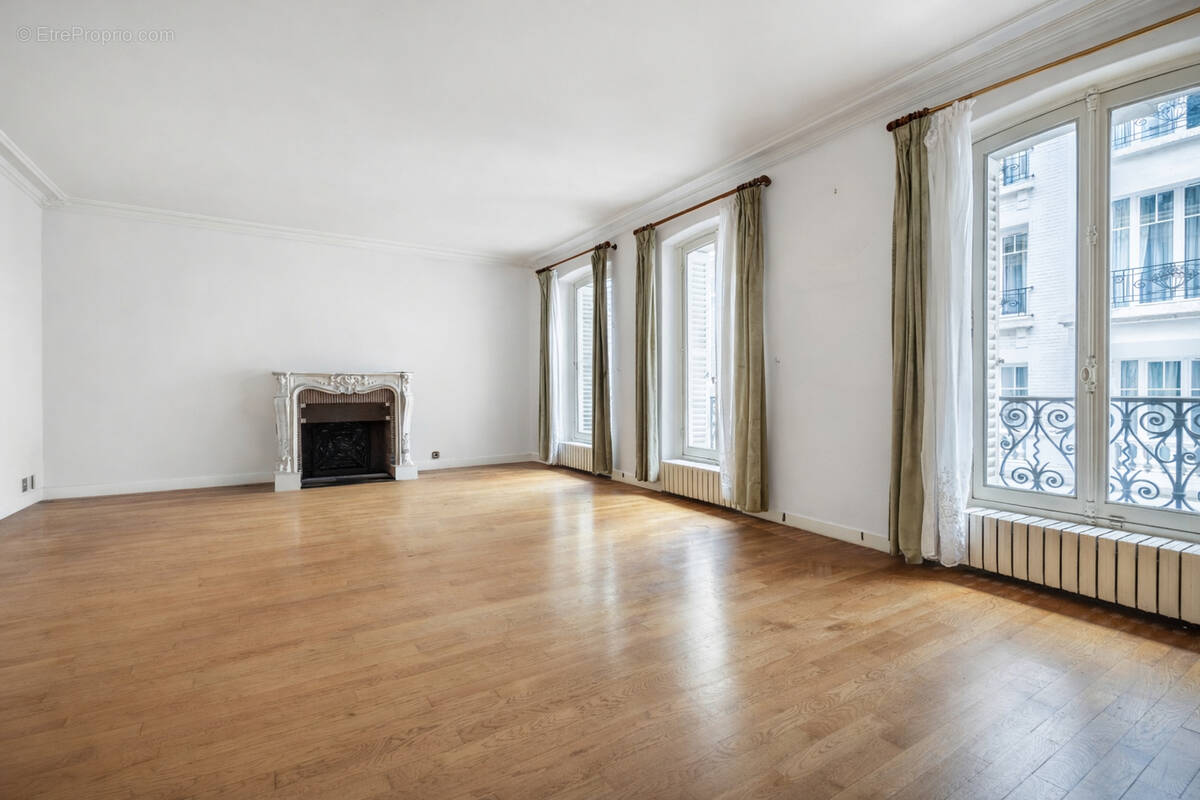 Appartement à PARIS-11E