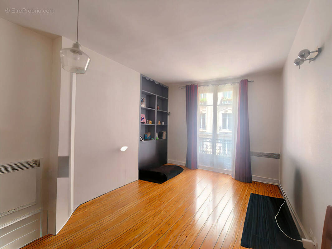 Appartement à PARIS-10E