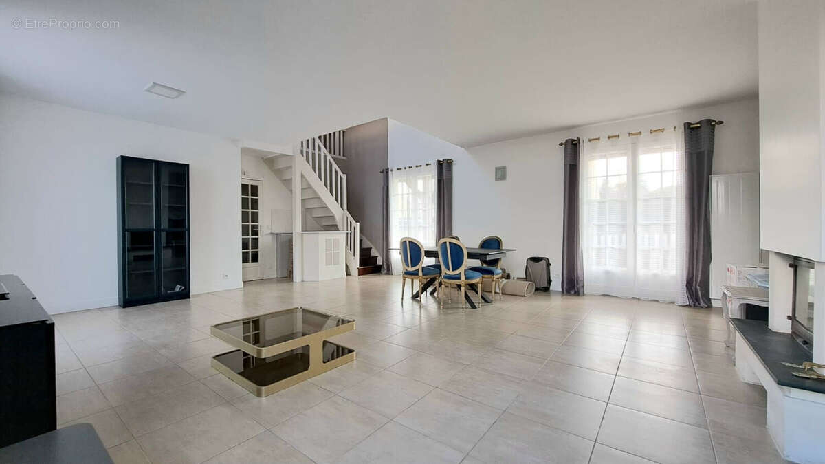 Maison à CHAUMONTEL