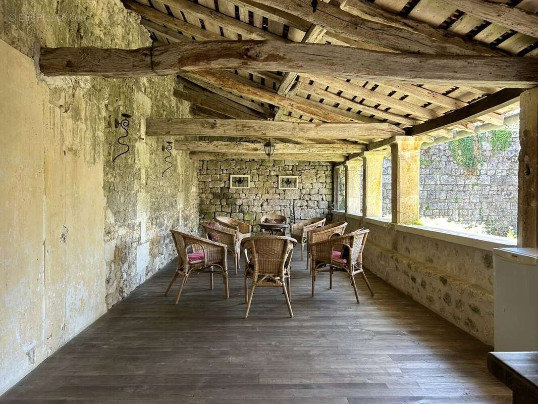 Maison à VILLEBOIS-LAVALETTE