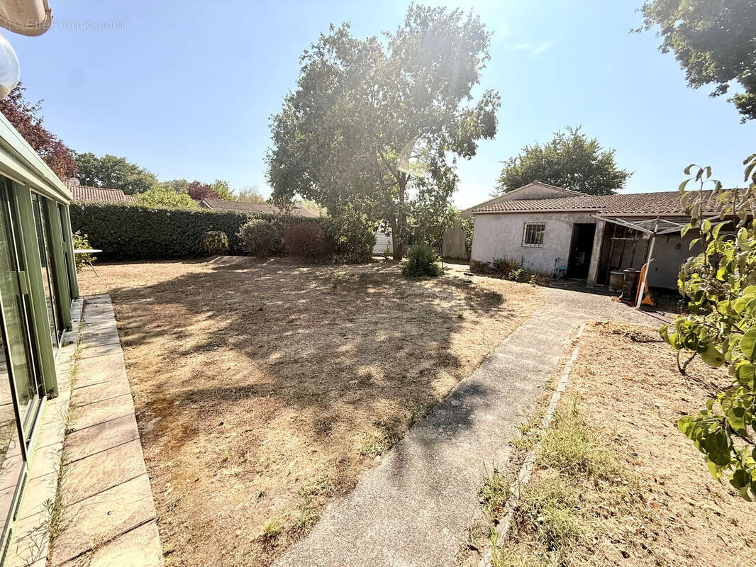 A vendre a saint aignan de grand lieu maison de 130m2 - 3 chambres + 1 bureau - photo 9