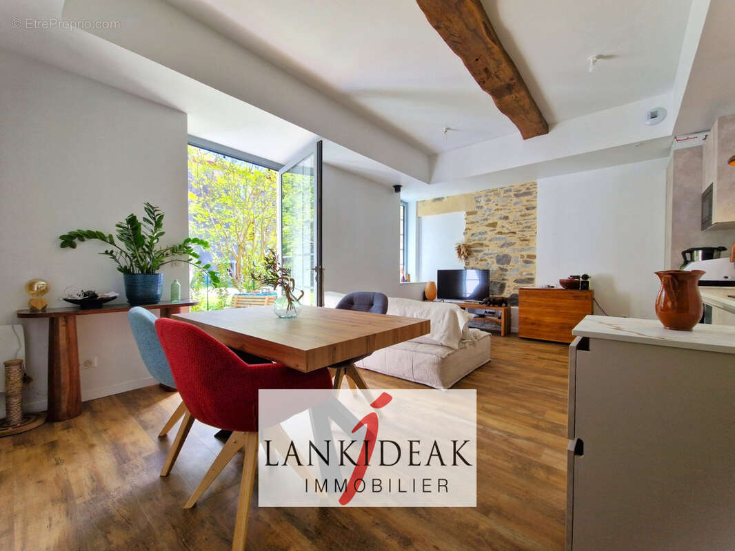 Appartement à USTARITZ