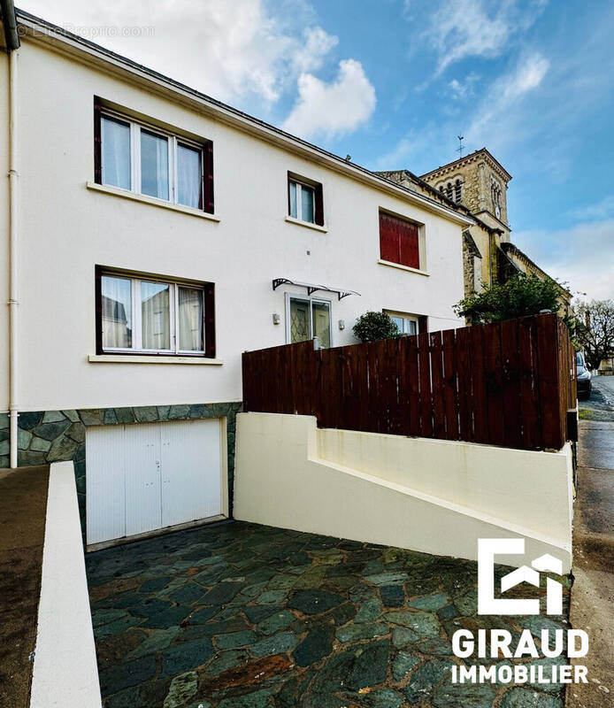 Maison à LA CAILLERE-SAINT-HILAIRE