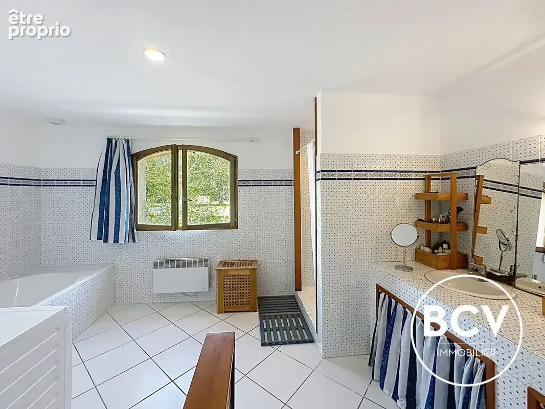 Maison T6 de 222 m² avec séjour double et grange sur terrain de 1989 m² - photo 9