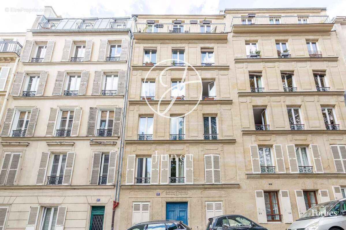 Appartement à PARIS-18E