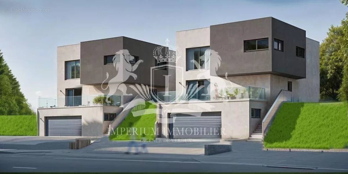 Terrain à MONT-SAINT-MARTIN