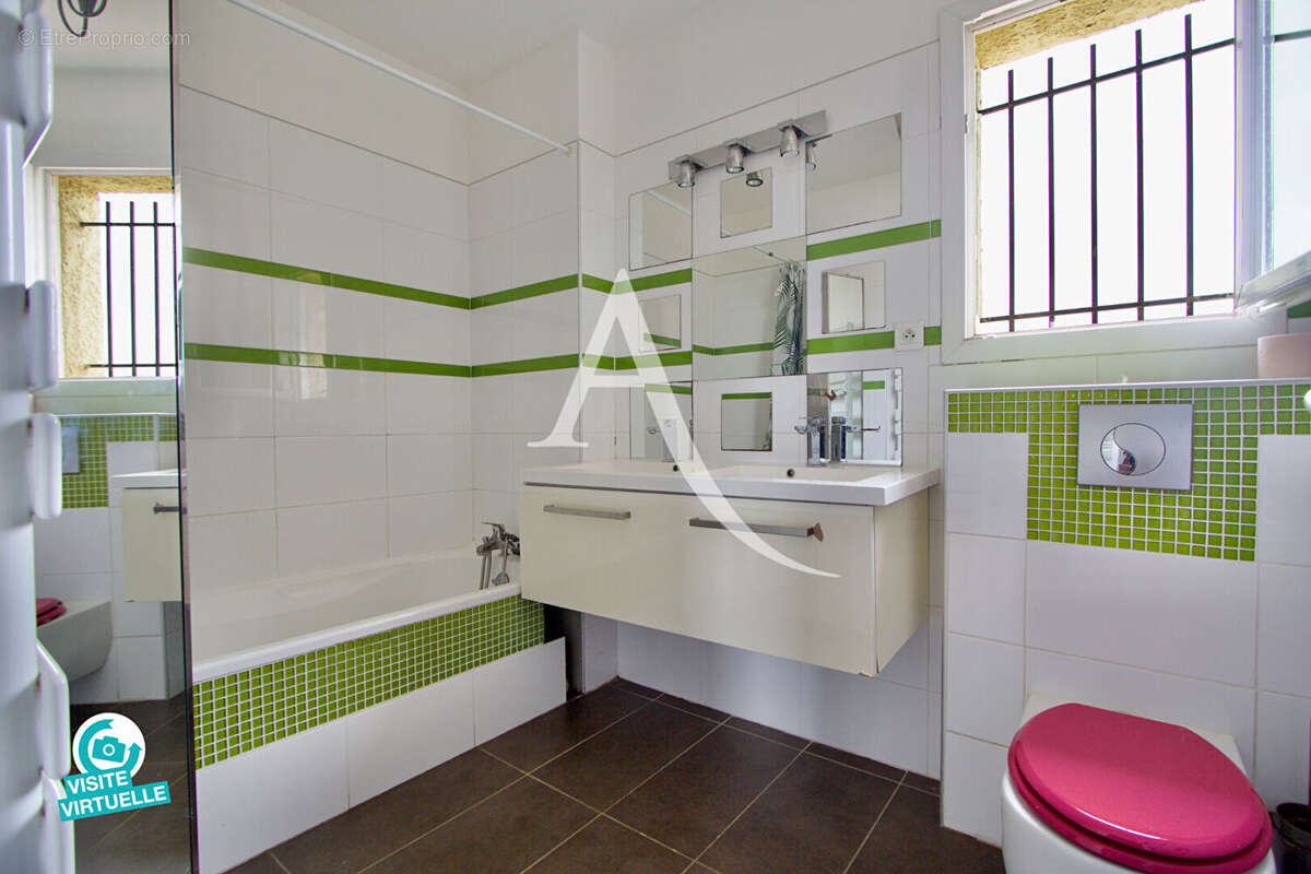 Maison à VIC-LA-GARDIOLE