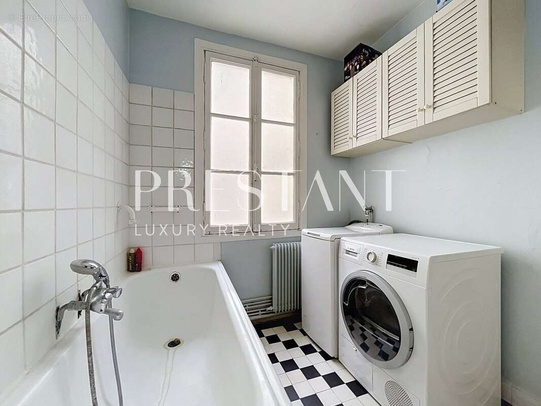 Appartement à PARIS-10E