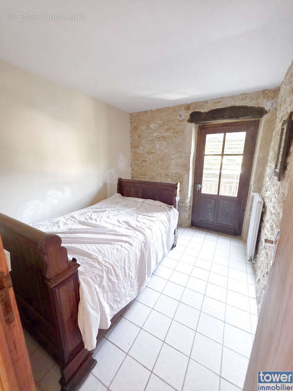 Maison à FRAYSSINET-LE-GELAT