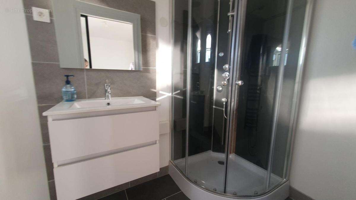 Maison à CHATEAUNEUF-DU-FAOU