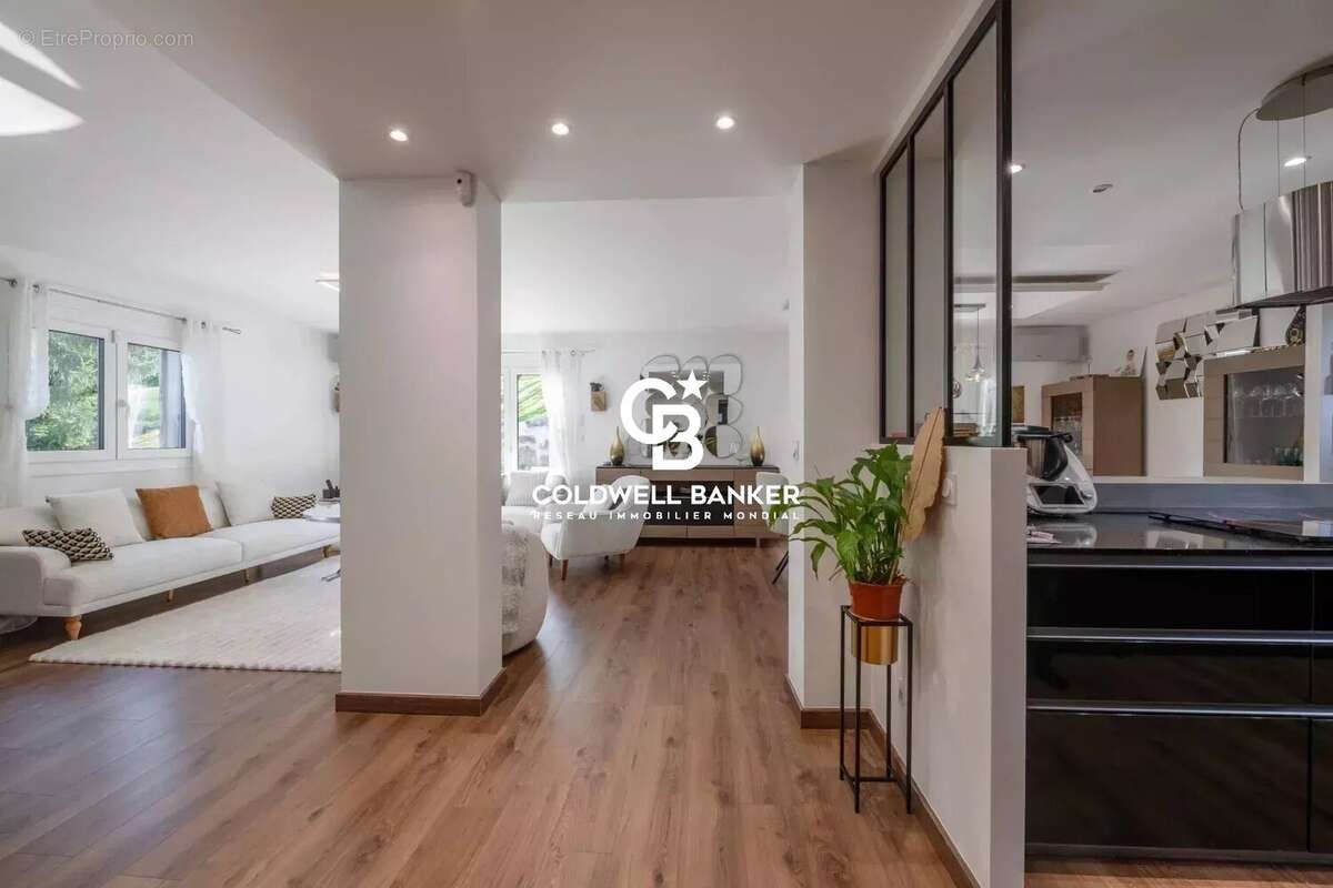 Maison à MONTAGNOLE