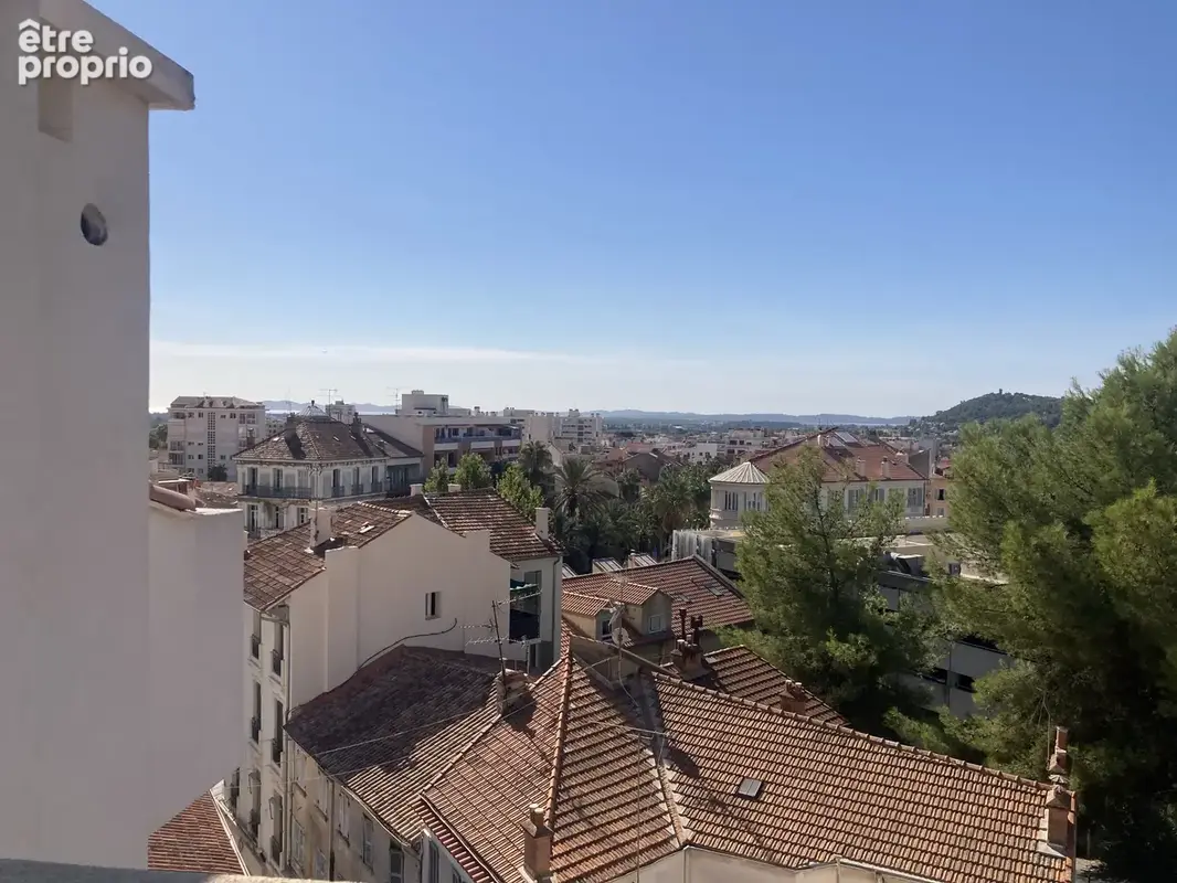 Exceptionnel appartement en dernier etage au coeur du centre-ville hyerois - photo 16