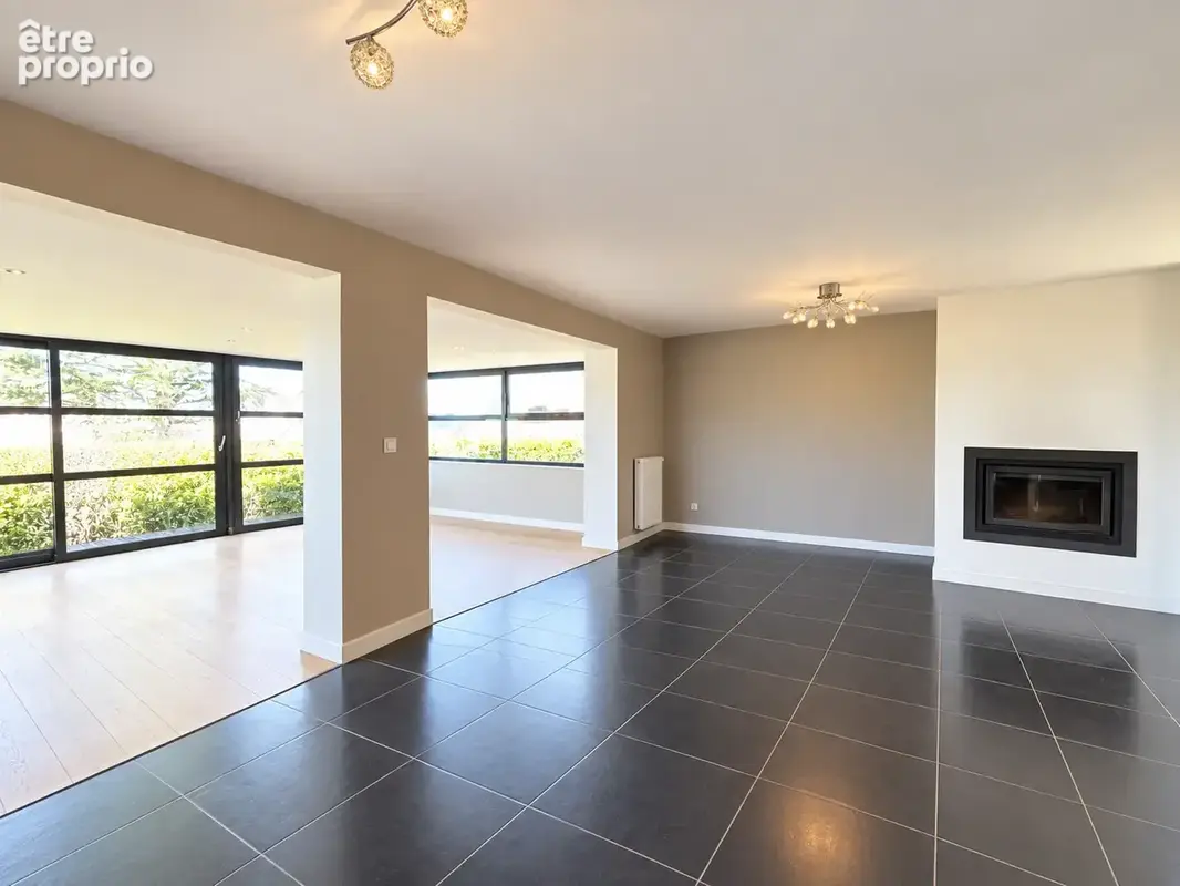 Maison de plain-pied avec grand terrain constructible et dépendances - photo 2