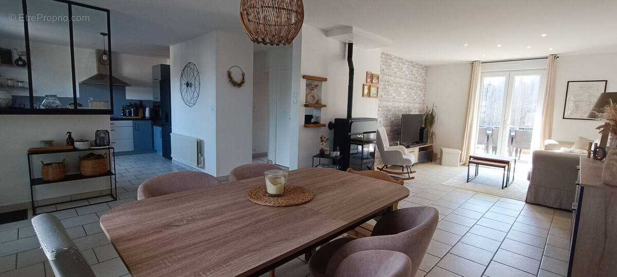 Maison à MONTIGNE-LE-BRILLANT