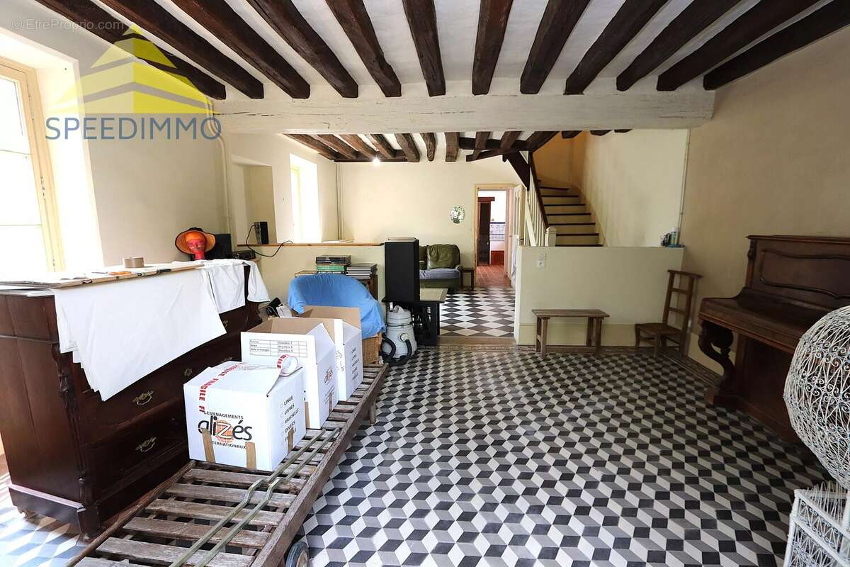Maison 146 m² à Varennes-Jarcy  - photo 6