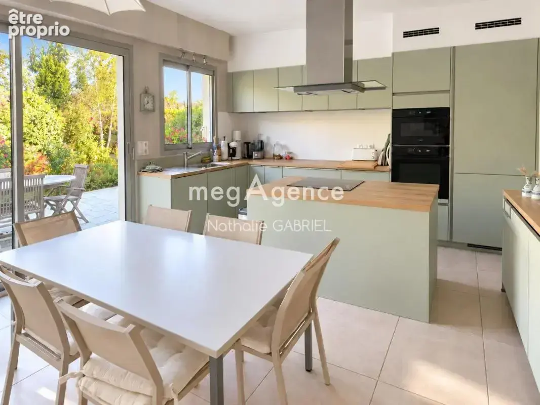 PRUNIERS- Hauts de Beaumont-Maison d'architecte de 5 chambres sur 1250 m2 avec belle piscine - photo 5