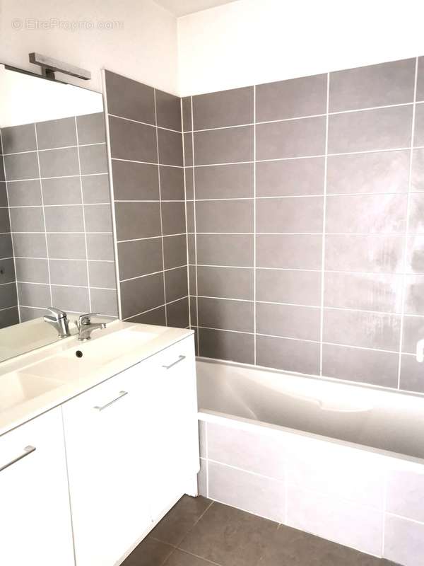 salle de bain - Maison à CASTELGINEST