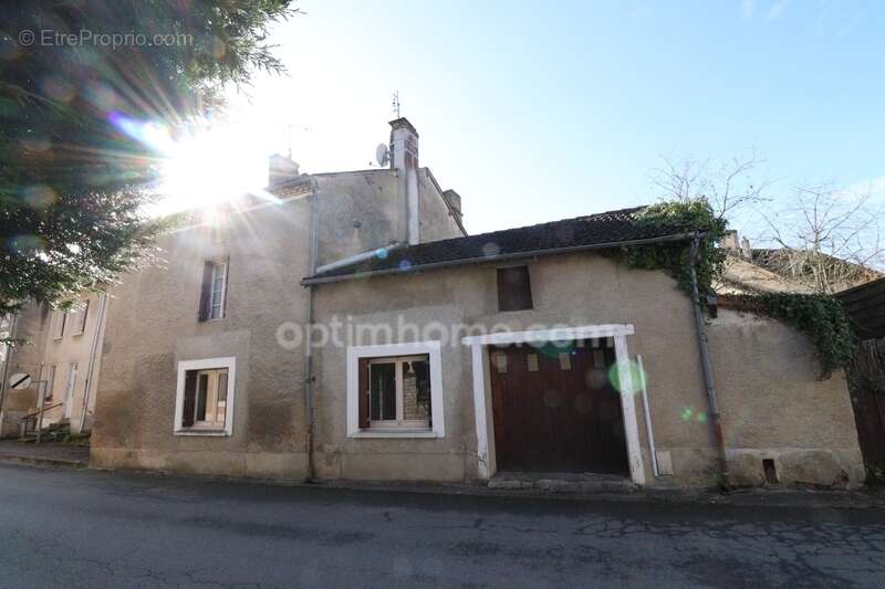 Maison à MAGNAC-LAVAL