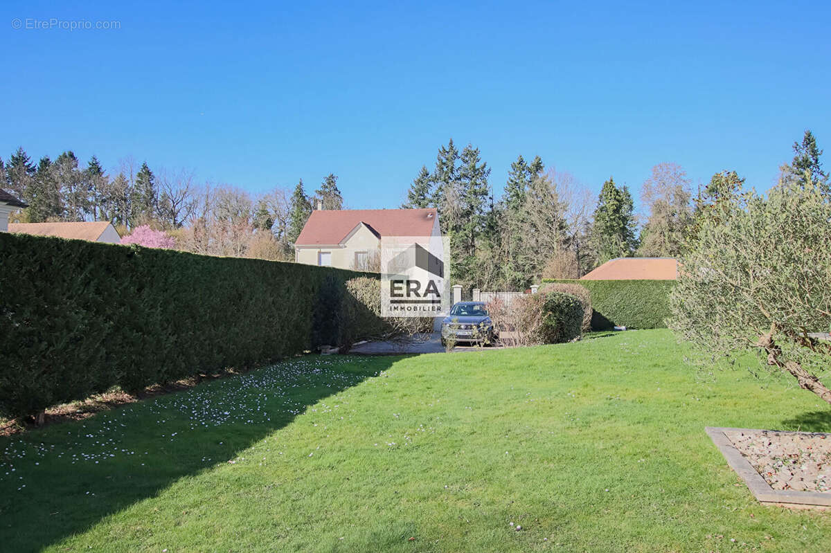 Maison à LE COUDRAY-MONTCEAUX