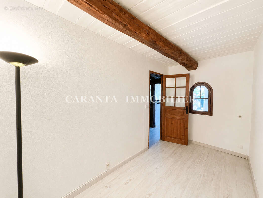 Vente Mazet 4 pièces 3 niveaux Grimaud avec Parking et jardin - photo 5