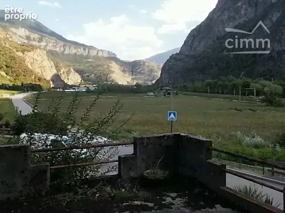Maison  82 m² à rénover avec jardin, cave, grenier et garage - photo 3