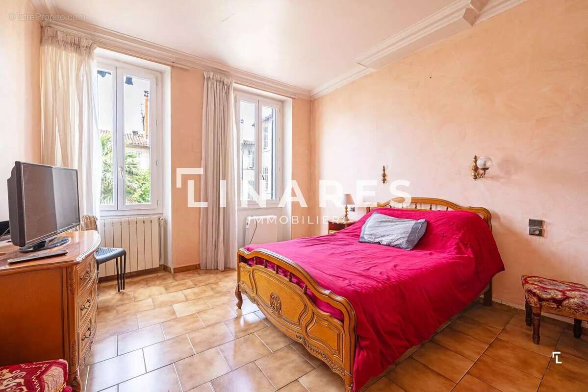Appartement à MARSEILLE-1E