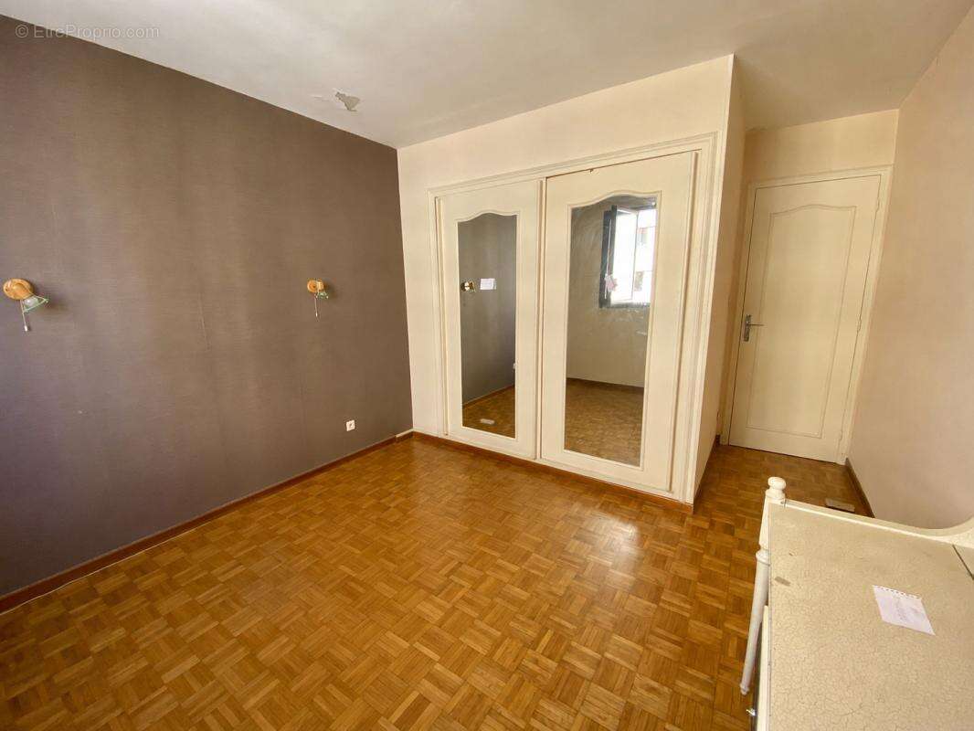 Appartement à MARSEILLE-4E