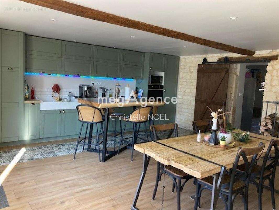 Maison à SAINTE-GEMME-LA-PLAINE