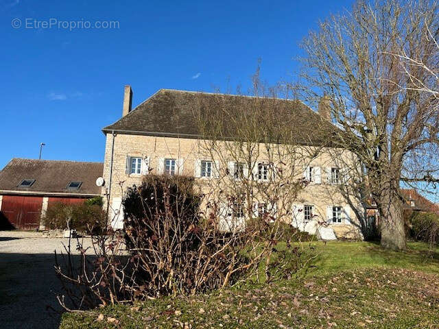 Maison à DAMEREY