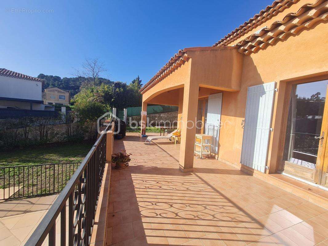Entre cannes et antibes – maison 5 pièces de 114 m² – 80 m² d’annexes – piscine - photo 4