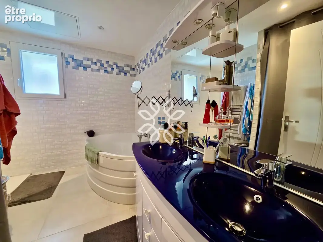 Maison de caractère entièrement restaurée avec dépendance - photo 14