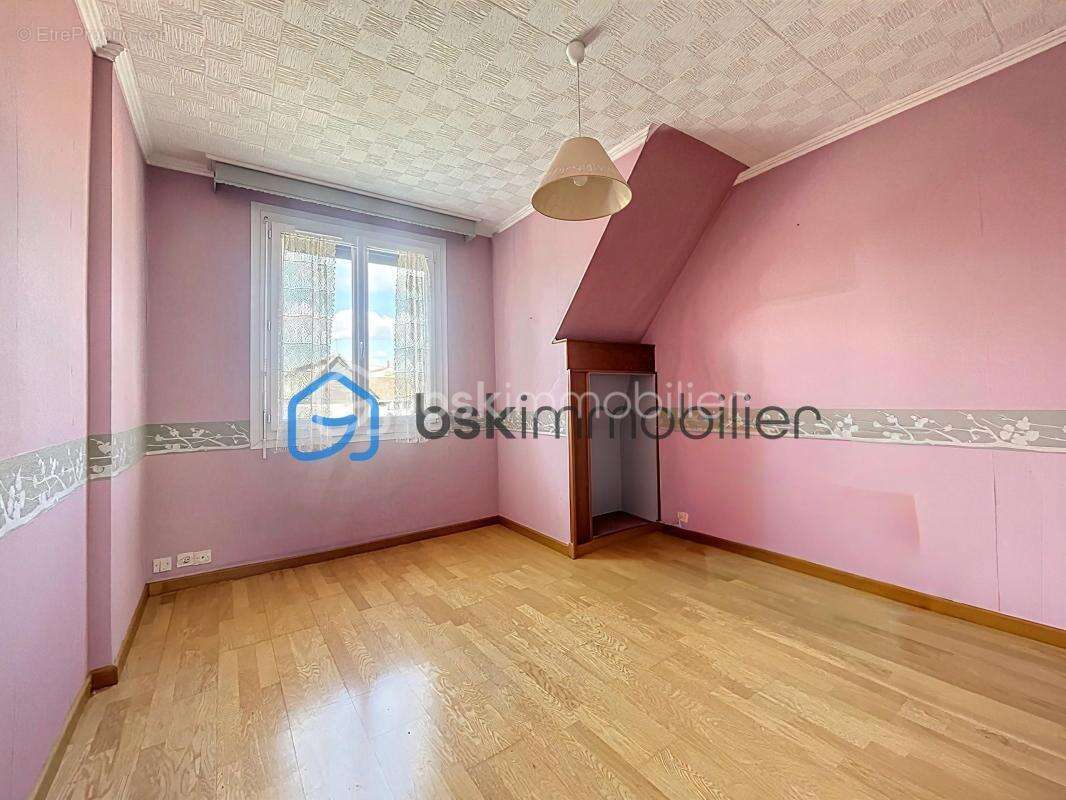 Maison à SAINT-ETIENNE-DU-ROUVRAY