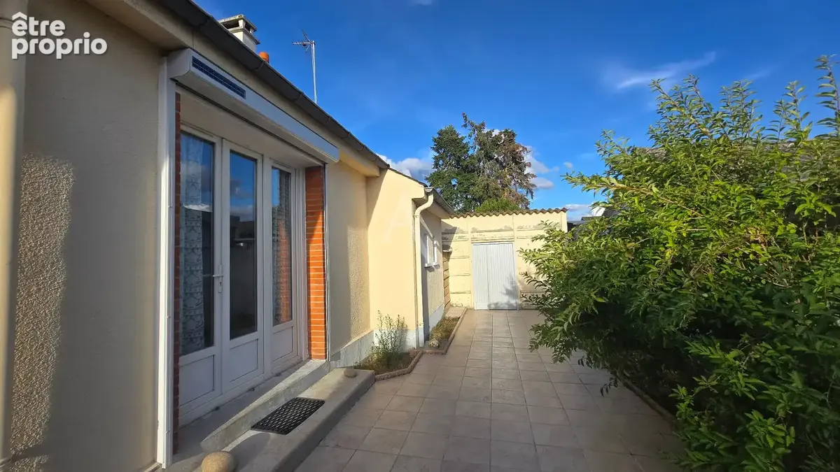Maison  plain-pied Saint Denis De L Hotel 4 pièce(s) 80 m2 - photo 2